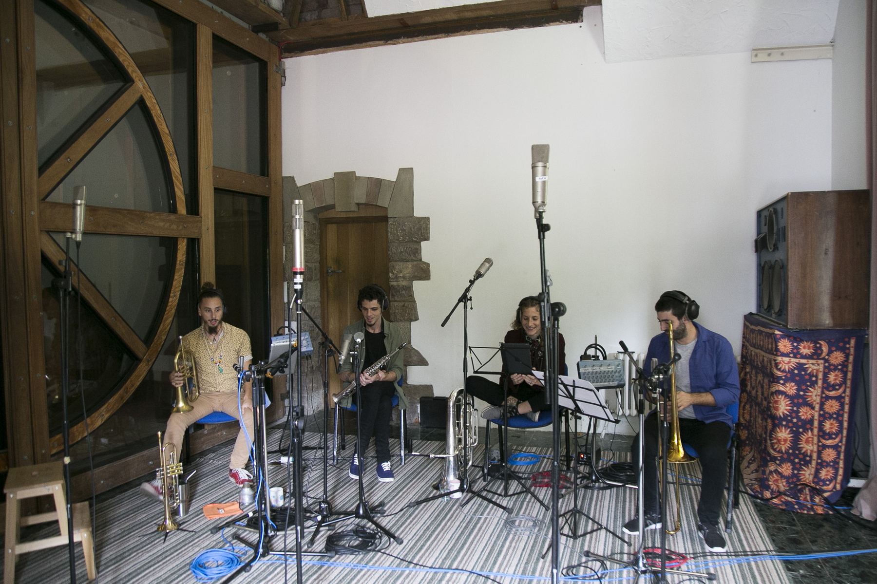Desmadre Orkesta recording live in the studio